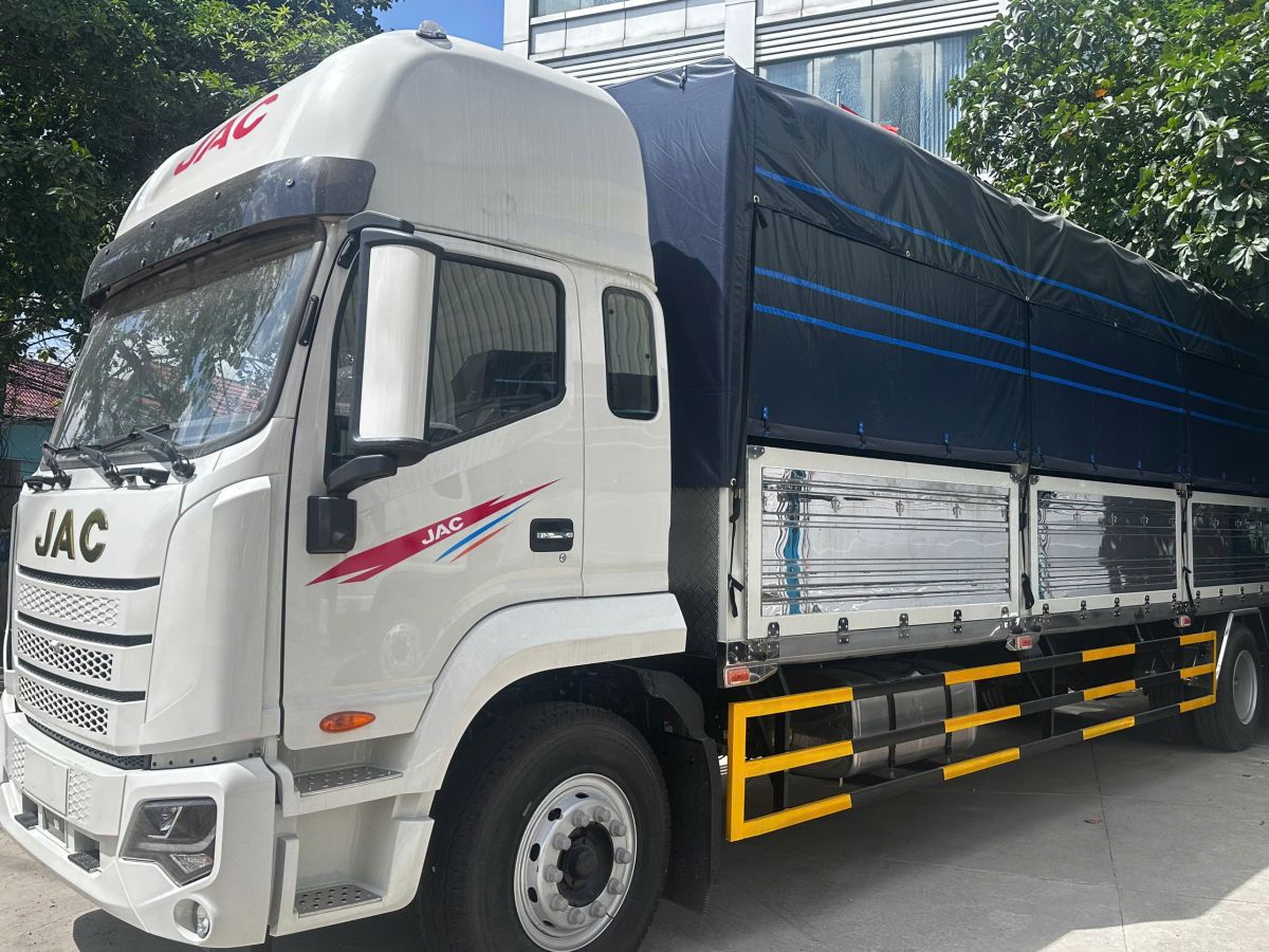 Xe tải JAC Dawos 9 tấn thùng bạt