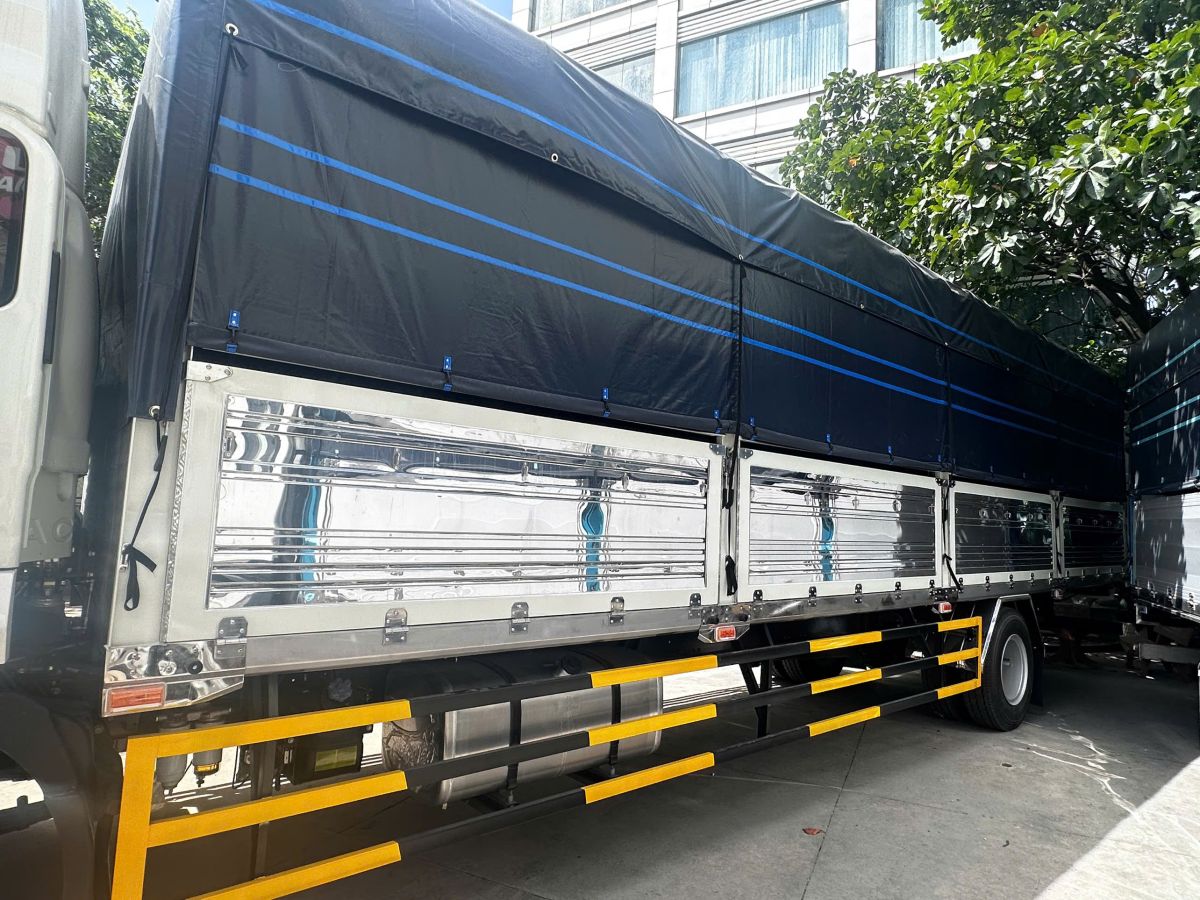 Xe tải JAC Dawos 9 tấn thùng bạt