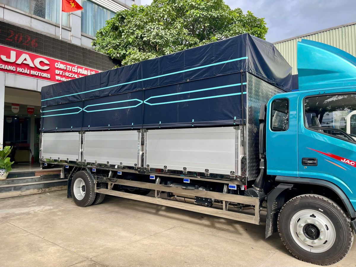 Xe tải JAC N900 E5 màu Xanh